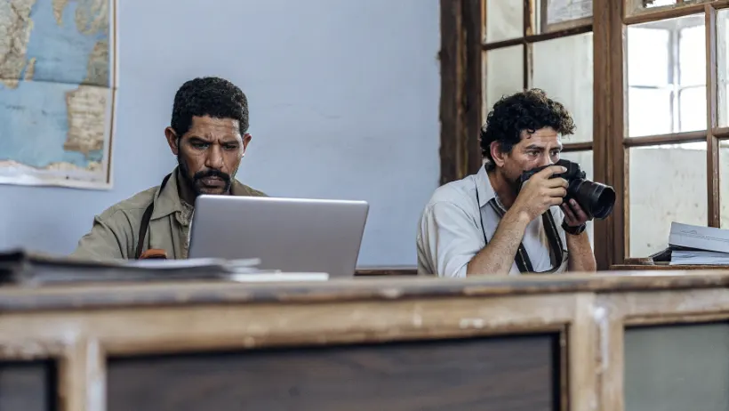 Periodistas independientes cubanos trabajando en documentación y verificación de noticias